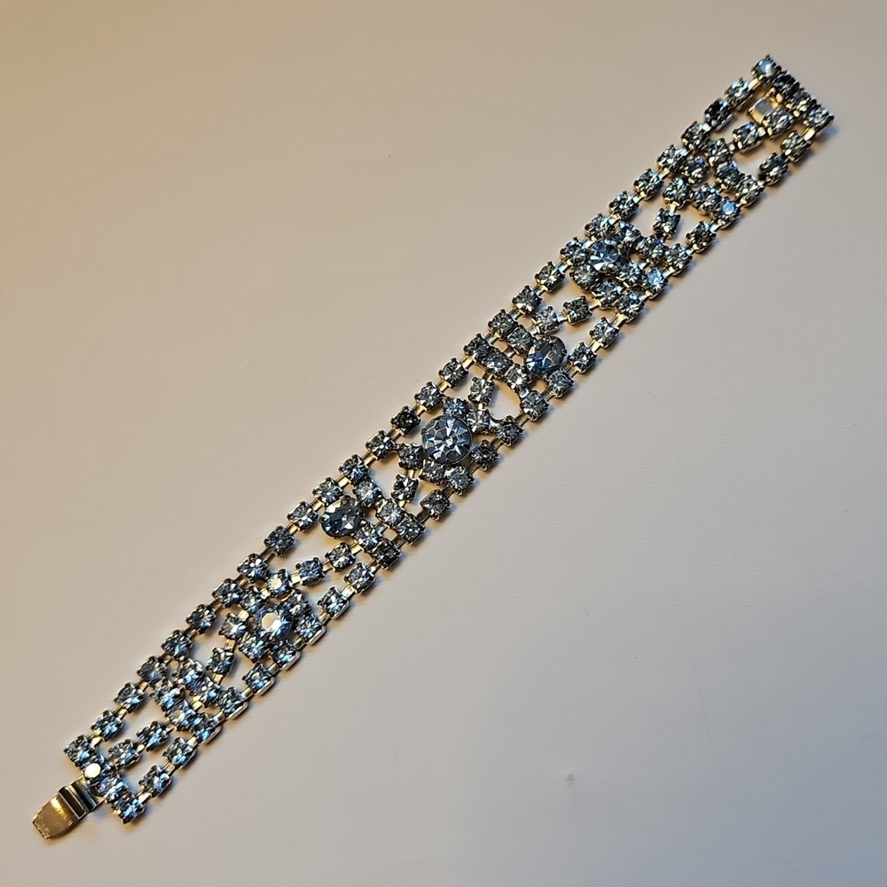 Vintage KRAMER Rhinestone Bracelet with Hidden Box Clasp Round & Oval Stones - Picture 3 of 11